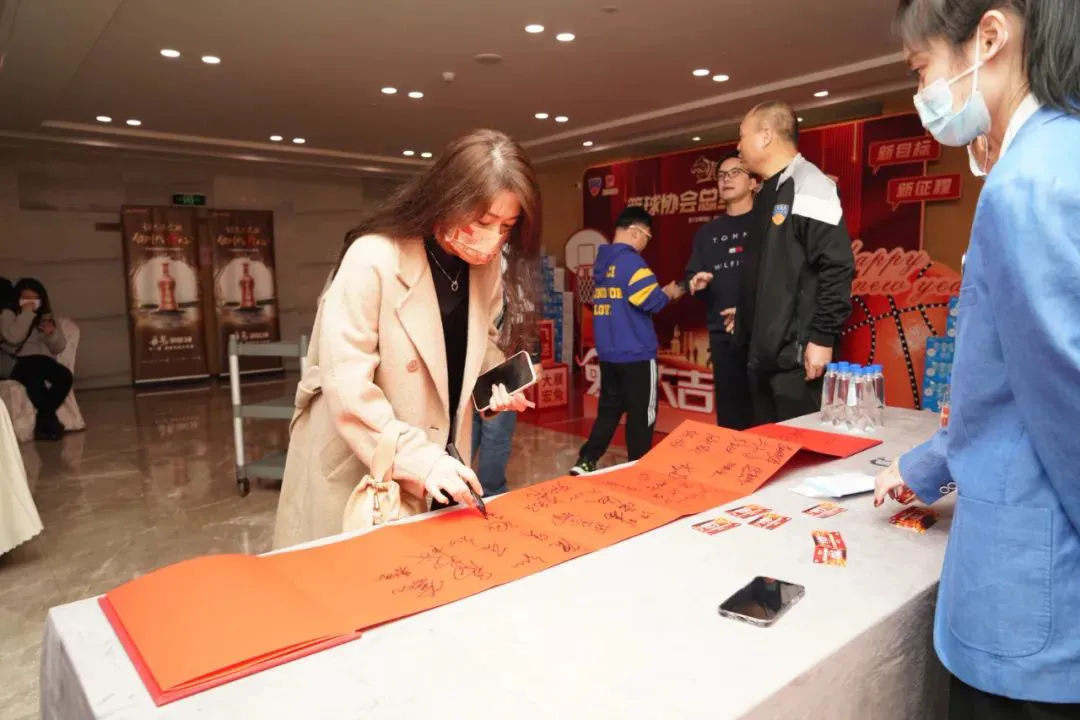 刻苦训练篮球时如何避免受伤的建议_1